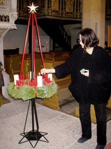 1. Advent mit dem Wichern-Adventskranz